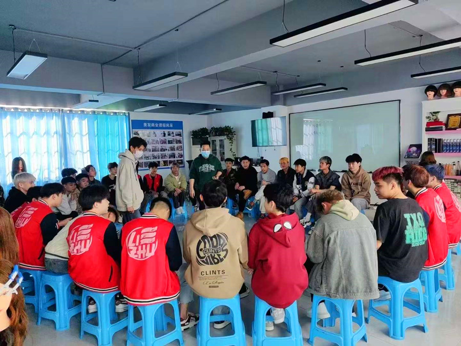 為什么他們都選廣西美發(fā)職業(yè)學(xué)校？