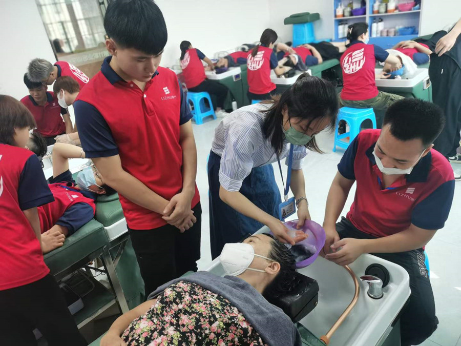 頭發(fā)為什么要進(jìn)行奶療？南寧學(xué)洗頭護(hù)發(fā)