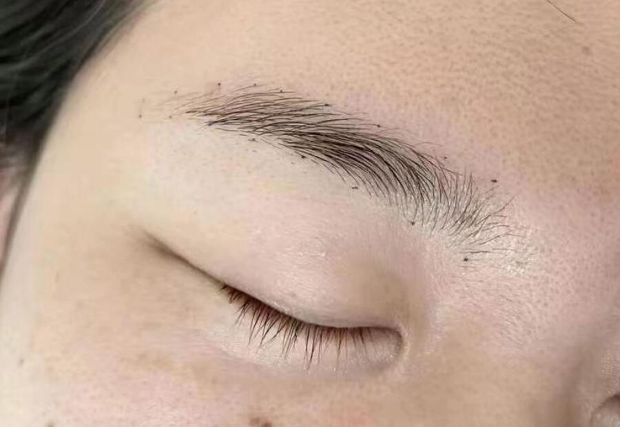 紋眉操作過程技巧，南寧紋繡學(xué)校排名總結(jié)分享