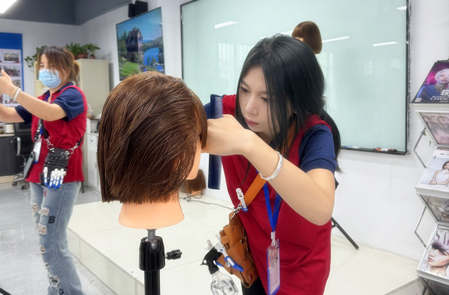 南寧美發(fā)培訓(xùn)課程：經(jīng)典廂式齊裝是什么？
