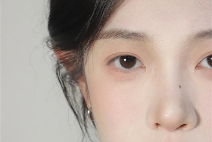 素顏女高妝容教程，南寧化妝培訓(xùn)名校手把手教學(xué)