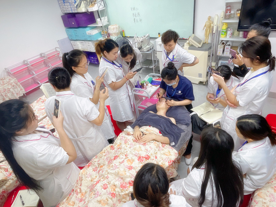 眼部護(hù)理重要位置，南寧美容護(hù)理