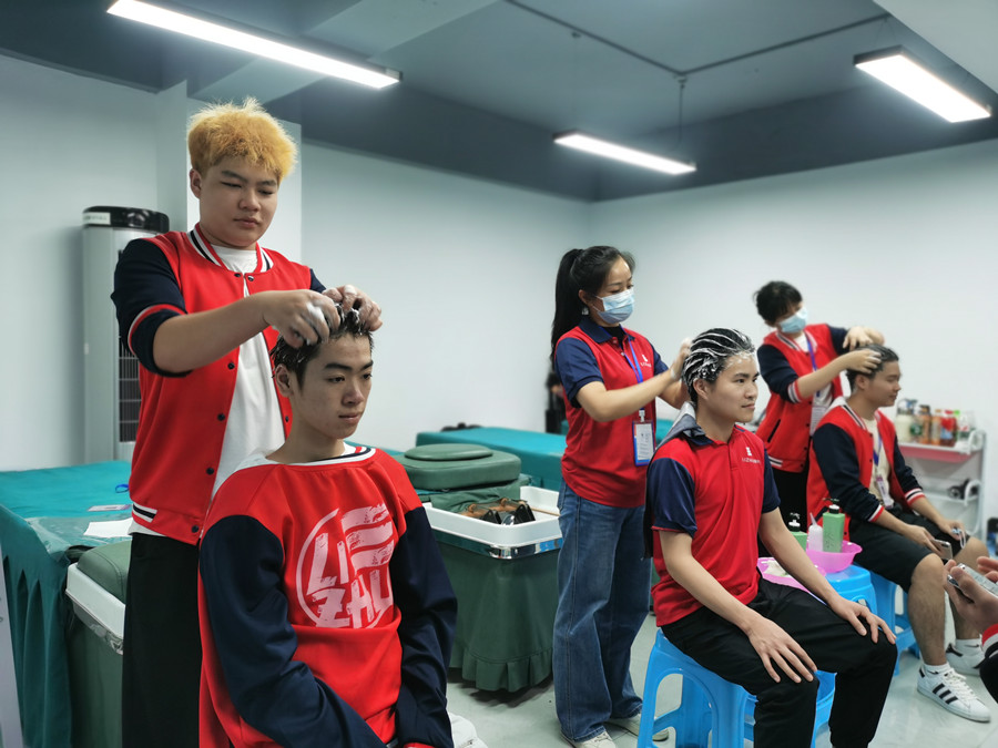 廣西洗護(hù)課程：頭發(fā)到底應(yīng)該怎么洗？
