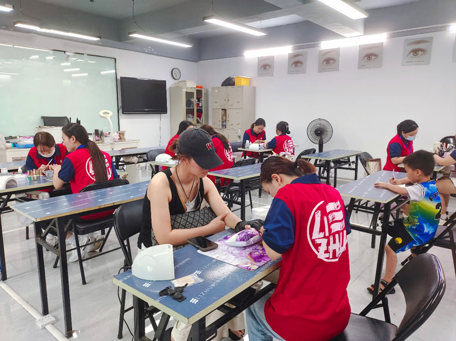 南寧美甲進(jìn)修深造培訓(xùn)畢業(yè)考核實況