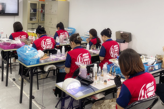 黑色系ins風(fēng)美甲，廣西美甲名?？钍浇榻B