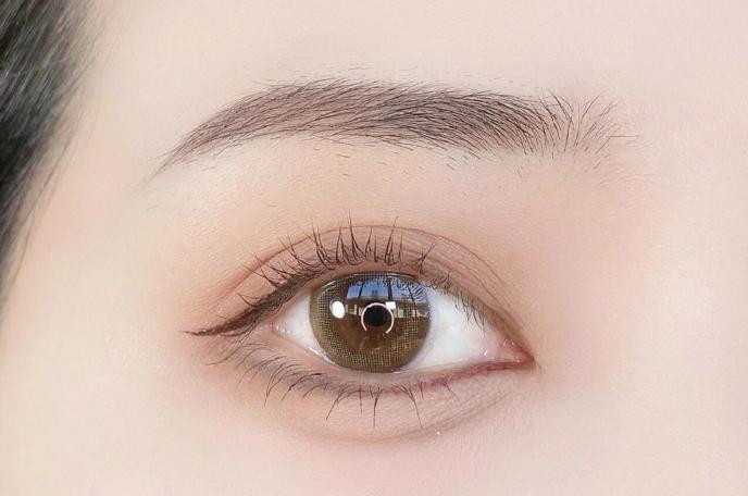 偽素顏眼妝教程，廣西化妝中心手把手教你