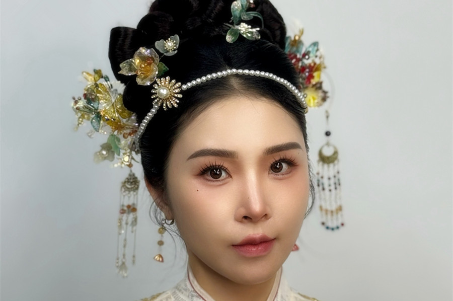 國潮新中式造型，南寧化妝新娘跟妝學(xué)校