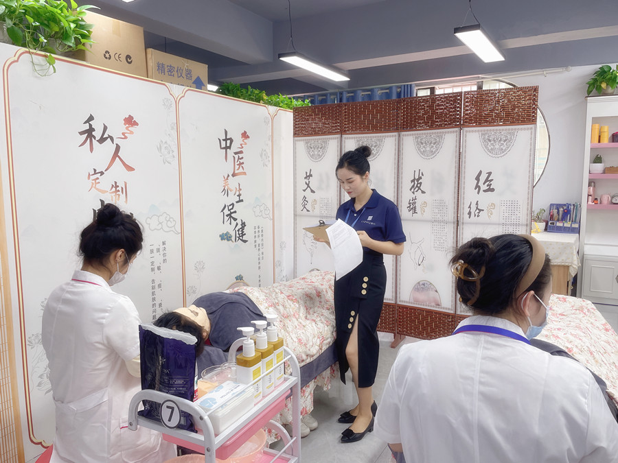 護(hù)膚品不吸收的表現(xiàn)，南寧美容護(hù)膚教學(xué)