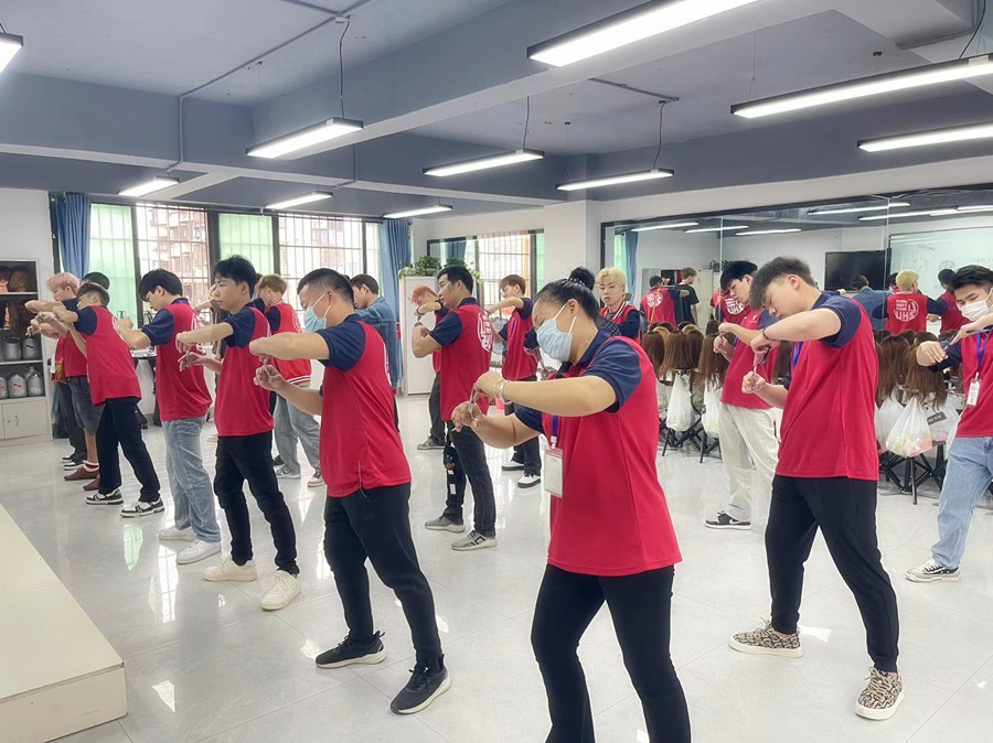 揭秘！南寧美發(fā)造型培訓(xùn)學(xué)校上課流程