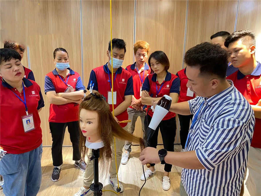 快速洗吹頭發(fā)的技巧，廣西吹風造型整理