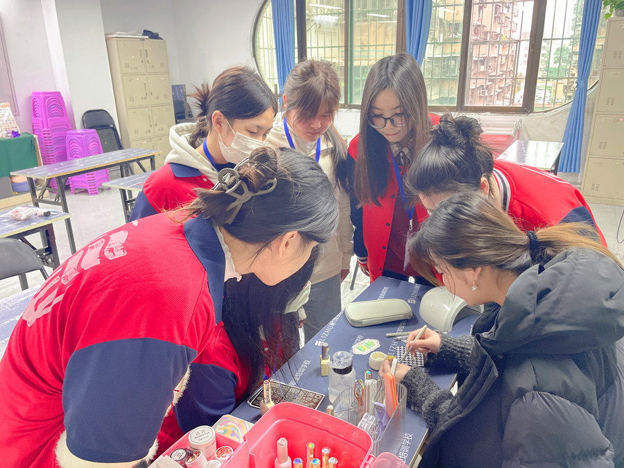 春日清新美甲，廣西美甲進(jìn)修提升作品解析