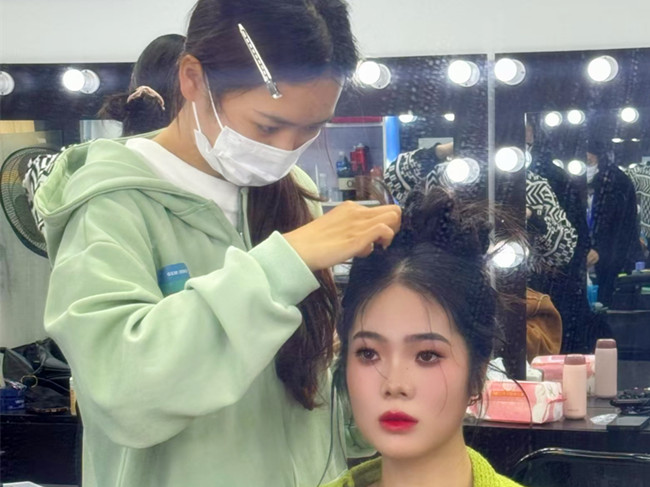 千金禮服造型，廣西高彩造型學(xué)校學(xué)員作品