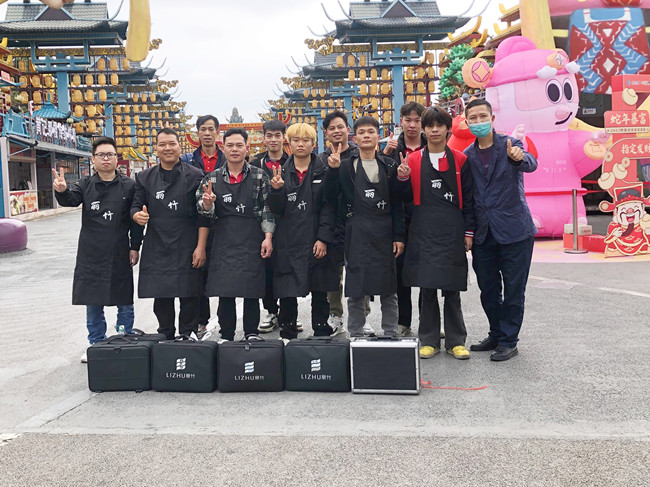 廣西美發(fā)職業(yè)學校“二月二剃龍頭”義剪活動