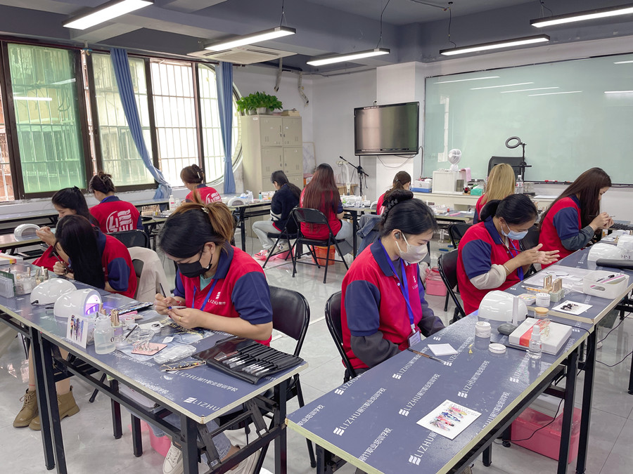  鏡面感蕾絲美甲，廣西美甲深造提升課作品