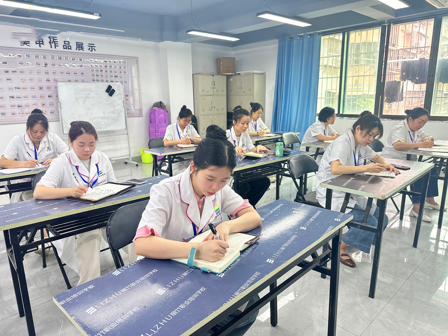 南寧學美容去哪學？南寧美容培訓哪里好？