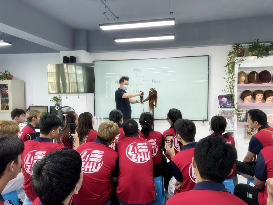如何正確吹發(fā)護(hù)發(fā)，南寧美發(fā)養(yǎng)發(fā)技巧