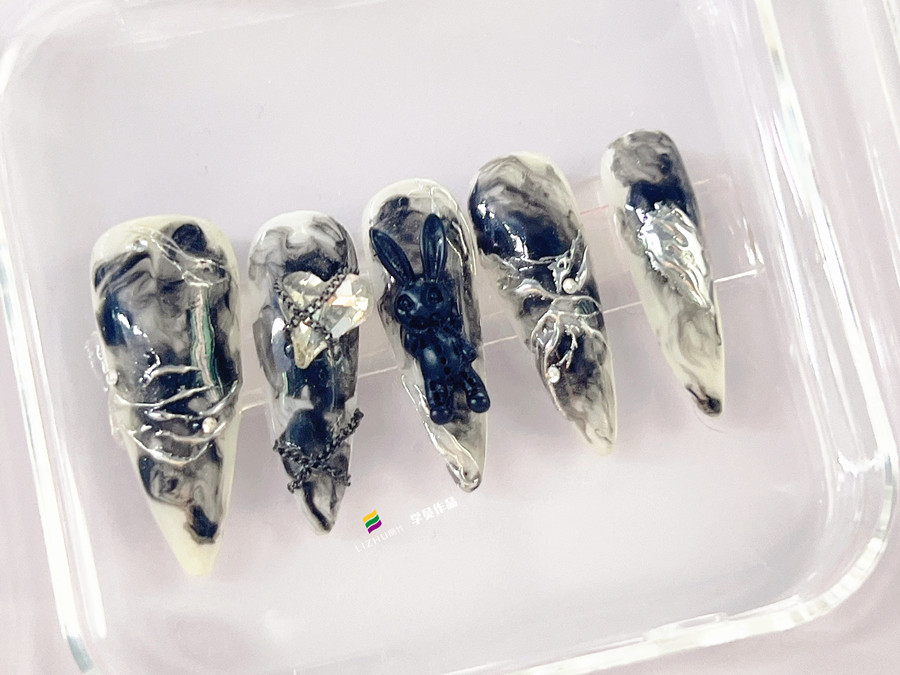 水墨暈染飾品美甲，南寧美甲店學(xué)徒必須款
